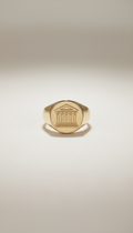 Anillo sello de oro 18k con motivo arquitectónico