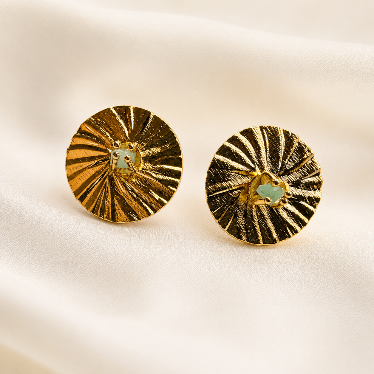 Aretes Disco Solar con Esmeralda
