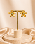 Aretes Flor Dorada con Esmeraldas